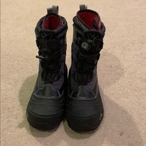 North Face Size: 5 Snow Boots